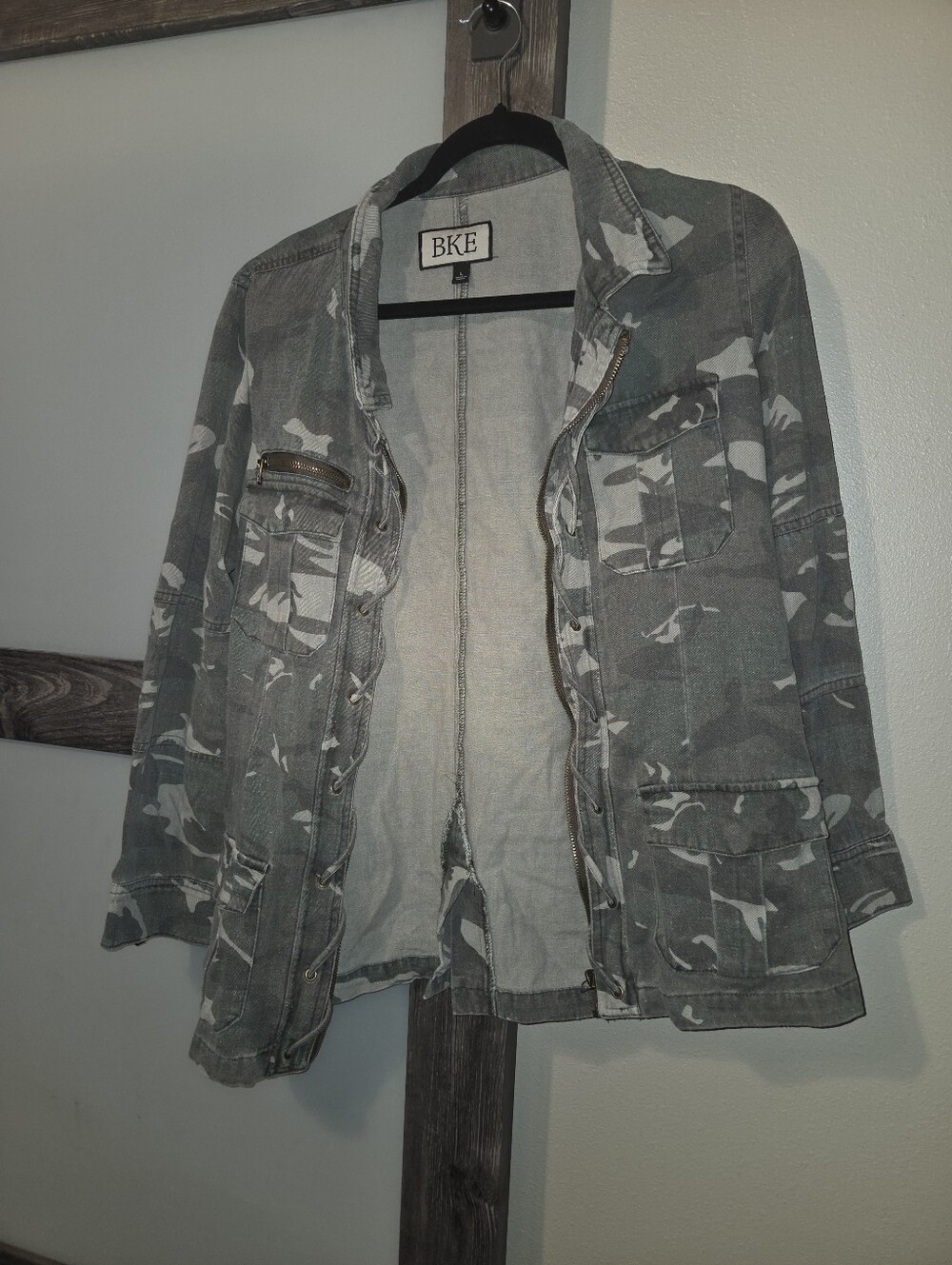 BKE Women's Gray Camo Utility Jacket with Pocket Details